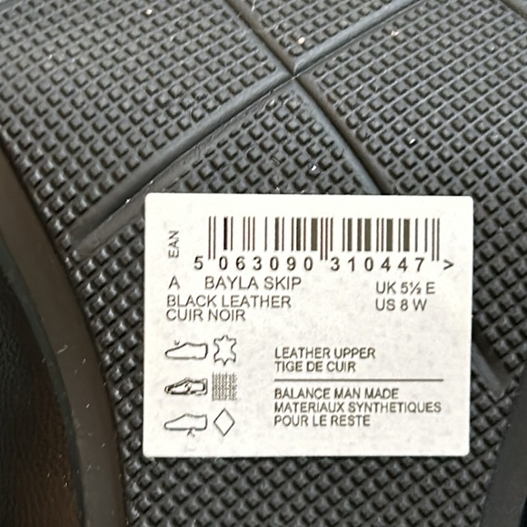 Clarks Bayla Skip Pump- new never worn black, size 8 wide - Picture 5 of 8